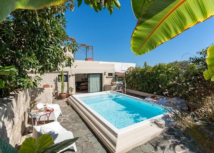 La Casita De *